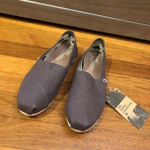TOMS Canvas Shoes Size 7 NWT